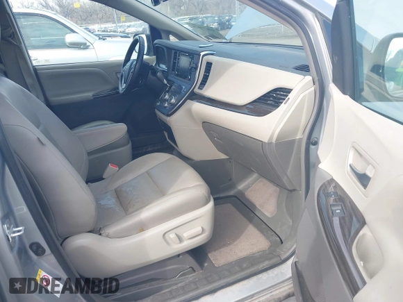2019 Toyota Sienna XLE Auto Access Seat with VIN 5TDYZ3DC1KS002323, listed as a IAAI auction lot 41677879 with 86,470 mi miles. Bid and sale history available at carsss.com. Image 5.