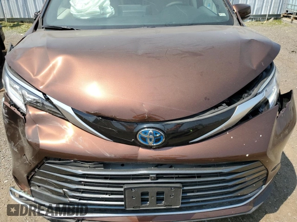 2024 Toyota Sienna LE z VIN 5TDGSKFCXRS148320, wystawiony jako Copart lot #59415445 z przebiegiem 14 883 mil mil oraz Szkoda całkowita • Salvage title. Historia ofert i sprzedaży dostępna na DreamBid. Obrazek 12.