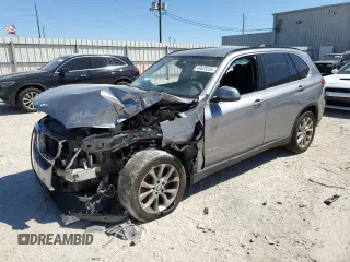 2016 BMW X5 xDrive35i z VIN 5UXKR0C51G0P30210, wystawiony jako Copart lot #49525235 z przebiegiem Nie podano mil oraz Szkoda całkowita • Salvage title. Historia ofert i sprzedaży dostępna na DreamBid. Obrazek 1.