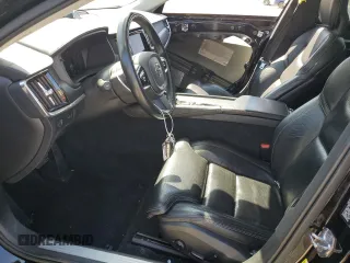 2017 Volvo V90 z VIN YV4A22NL7H1004532, wystawiony jako Copart lot #57873094 z przebiegiem 66 942 mil mil oraz Szkody całkowita. Historia ofert i sprzedaży dostępna na DreamBid. Obrazek 7.