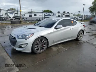 2013 Hyundai Genesis Coupe Track z VIN KMHHU6KJ8DU107775, wystawiony jako Copart lot #51055895 z przebiegiem 129 038 mil mil oraz Szkoda całkowita • Salvage title. Historia ofert i sprzedaży dostępna na DreamBid. Obrazek 1.
