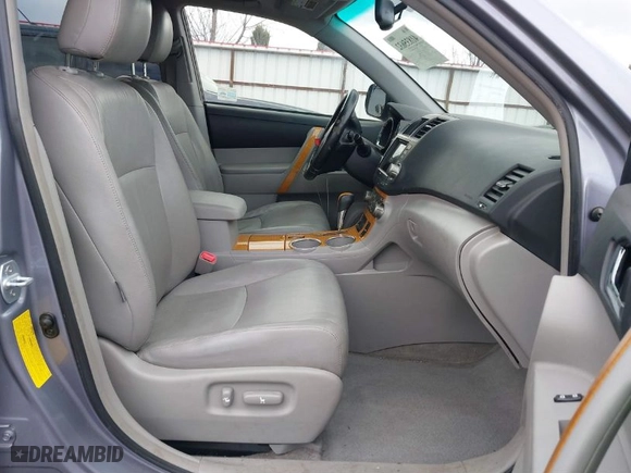 2008 Toyota Highlander Hybrid Limited with VIN JTEEW44A282022558, listed as a IAAI auction lot 41835632 with 161,896 mi miles. Bid and sale history available at carsss.com. Image 5.