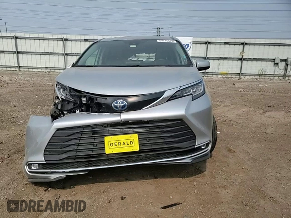 2022 Toyota Sienna XLE with VIN 5TDYRKEC0NS128511, listed as a Copart auction lot 59043675 with 57,573 mi miles and Salvage title. Bid and sale history available at DreamBid. Image 13.