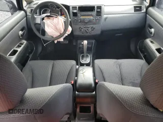 2008 Nissan Versa S z VIN 3N1BC13E58L447065, wystawiony jako Copart lot #52380355 z przebiegiem 151 681 mil mil oraz Szkoda całkowita • Salvage title. Historia ofert i sprzedaży dostępna na DreamBid. Obrazek 8.
