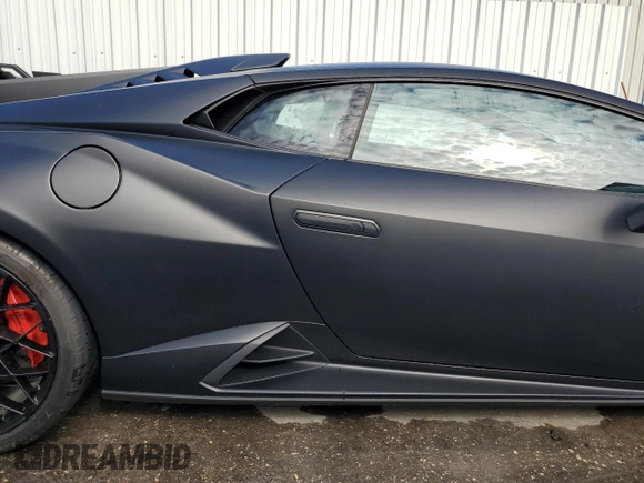 2022 Lamborghini Huracan z VIN ZHWUA6ZX0NLA18998, wystawiony jako Copart lot #87111104 z przebiegiem Nie podano mil oraz Nie do naprawy • Non repairable. Historia ofert i sprzedaży dostępna na DreamBid. Obrazek 12.