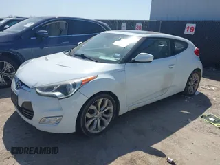 2013 Hyundai Veloster w/Black Int z VIN KMHTC6AD6DU107198, wystawiony jako IAAI lot #41983969 z przebiegiem 164 819 mil mil oraz . Historia ofert i sprzedaży dostępna na DreamBid. Obrazek 2.
