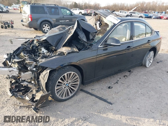 2015 BMW 3 Series 328i xDrive z VIN WBA3B5G50FNS13108, wystawiony jako IAAI lot #41772990 z przebiegiem Nie podano mil oraz . Historia ofert i sprzedaży dostępna na DreamBid. Obrazek 16.