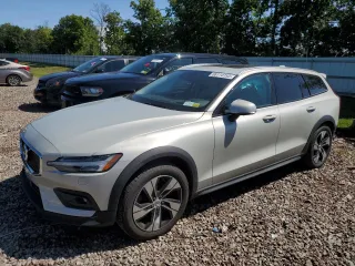 2020 Volvo V60 z VIN YV4102WK2L1030444, wystawiony jako Copart lot #66114153 z przebiegiem 49 347 mil mil oraz . Historia ofert i sprzedaży dostępna na DreamBid. Obrazek 1.