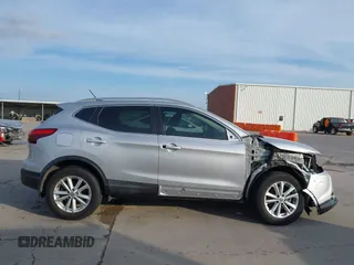2017 Nissan Rogue SV z VIN JN1BJ1CP5HW030515, wystawiony jako IAAI lot #41892304 z przebiegiem 83 794 mil mil oraz . Historia ofert i sprzedaży dostępna na DreamBid. Obrazek 14.