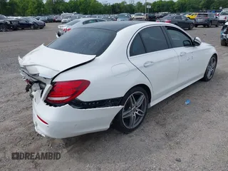 2018 Mercedes-Benz E 300 z VIN WDDZF4JBXJA448650, wystawiony jako IAAI lot #42343961 z przebiegiem 92 810 mil mil oraz . Historia ofert i sprzedaży dostępna na DreamBid. Obrazek 4.