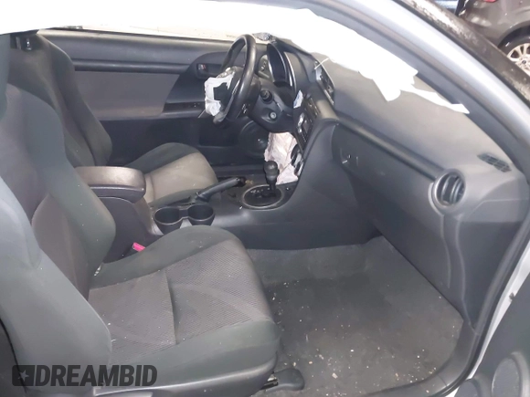2011 Scion tC z VIN JTKJF5C76B3006789, wystawiony jako IAAI lot #41571706 z przebiegiem 92 169 mil mil oraz . Historia ofert i sprzedaży dostępna na DreamBid. Obrazek 5.