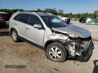 2013 Kia Sorento LX z VIN 5XYKT3A69DG419372, wystawiony jako Copart lot #55088725 z przebiegiem 90 327 mil mil oraz Szkoda całkowita • Salvage title. Historia ofert i sprzedaży dostępna na DreamBid. Obrazek 4.