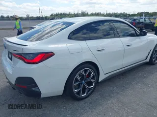 2024 BMW i4 eDrive35 z VIN WBY43AW02RFS79370, wystawiony jako IAAI lot #41887964 z przebiegiem 11 910 mil mil oraz . Historia ofert i sprzedaży dostępna na DreamBid. Obrazek 4.
