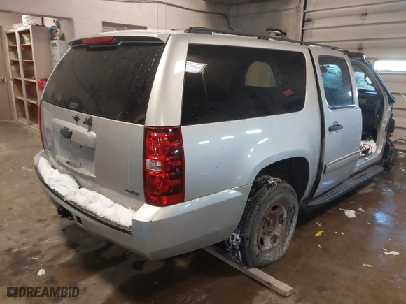2010 Chevrolet Suburban LS with VIN 1GNUKHE30AR158386, listed as a IAAI auction lot 41569782 with 1 mi miles. Bid and sale history available at carsss.com. Image 4.