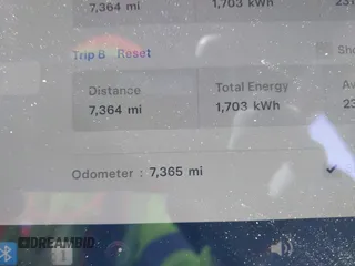 2024 Tesla Model Y z VIN 7SAYGDED4RF115252, wystawiony jako IAAI lot #42302658 z przebiegiem 7 365 mil mil oraz . Historia ofert i sprzedaży dostępna na DreamBid. Obrazek 15.