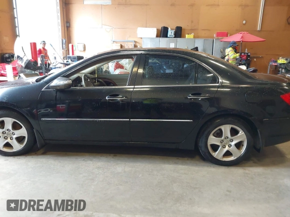 2005 Acura RL with VIN JH4KB16525C014577, listed as a IAAI auction lot 42191120 with 188,720 mi miles and . Bid and sale history available at DreamBid. Image 15.