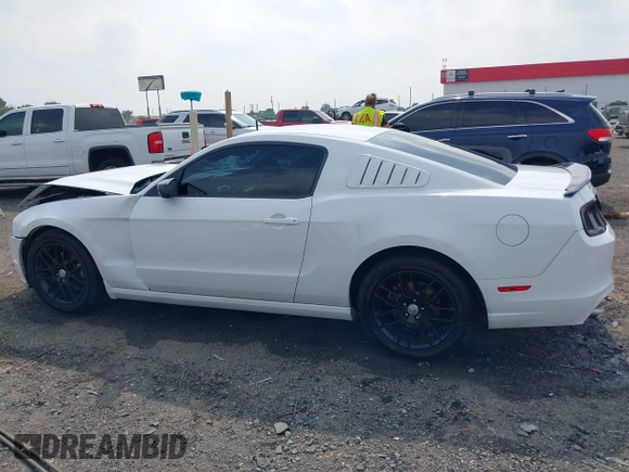 2014 Ford Mustang V6 с VIN 1ZVBP8AM2E5318701, выставлен на аукционе IAAI как лот 42265557 с пробегом 97 870 миль миль и . История ставок и продаж доступна на DreamBid. Изображение 15.