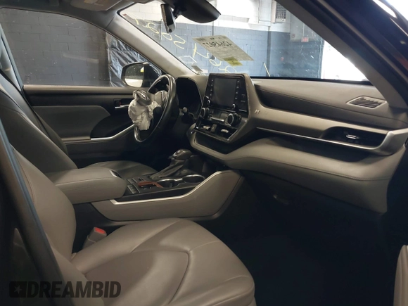 2021 Toyota Highlander XLE with VIN 5TDHZRBH1MS106203, listed as a IAAI auction lot 42645027 with 59,172 mi miles and . Bid and sale history available at DreamBid. Image 5.