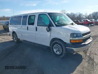 2016 Chevrolet Express Passenger LT z VIN 1GAZGPFGXG1214071, wystawiony jako IAAI lot #41447909 z przebiegiem 66 253 mil mil oraz . Historia ofert i sprzedaży dostępna na DreamBid. Obrazek 1.