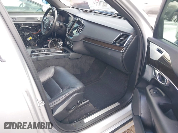 2018 Volvo XC90 Momentum z VIN YV4A22PK1J1326237, wystawiony jako IAAI lot #42224960 z przebiegiem 126 153 mil mil oraz . Historia ofert i sprzedaży dostępna na DreamBid. Obrazek 5.