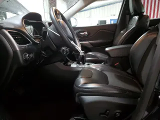 2019 Jeep Cherokee Altitude с VIN 1C4PJMLB5KD395188, выставлен на аукционе Copart как лот 61663415 с пробегом 16 965 миль миль и Списание • Salvage title. История ставок и продаж доступна на DreamBid. Изображение 7.