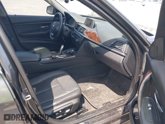 2014 BMW 3 Series 328i xDrive с VIN WBA3B5C5XEP652003, выставлен на аукционе IAAI как лот 42599798 с пробегом 117 649 миль миль и . История ставок и продаж доступна на DreamBid. Изображение 5.