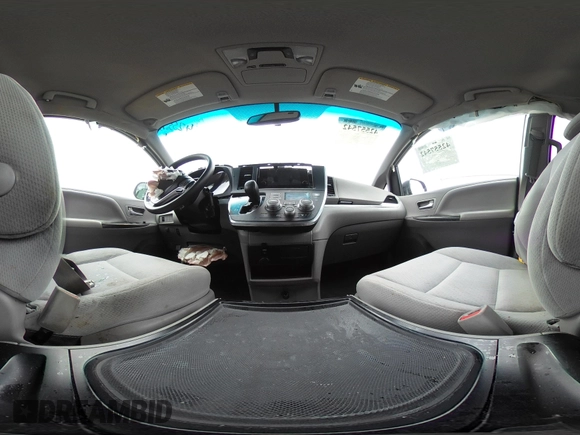 2015 Toyota Sienna LE AAS z VIN 5TDKK3DC6FS688844, wystawiony jako IAAI lot #42557542 z przebiegiem 95 520 mil mil oraz . Historia ofert i sprzedaży dostępna na DreamBid. Obrazek 19.