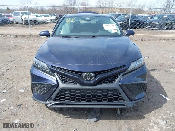 2022 Toyota Camry SE with VIN 4T1G11AK7NU674059, listed as a IAAI auction lot 41848443 with 68,102 mi miles. Bid and sale history available at carsss.com. Image 11.