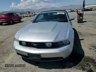 2012 Ford Mustang GT z VIN 1ZVBP8FF6C5268005, wystawiony jako Copart lot #59921495 z przebiegiem Nie podano mil oraz Szkoda całkowita • Salvage title. Historia ofert i sprzedaży dostępna na DreamBid. Obrazek 13.