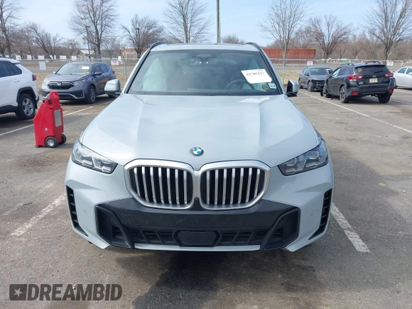 2024 BMW X5 xDrive40i z VIN 5UX23EU06R9U85520, wystawiony jako IAAI lot #41785217 z przebiegiem Nie podano mil oraz . Historia ofert i sprzedaży dostępna na DreamBid. Obrazek 13.