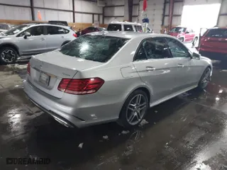2015 Mercedes-Benz E-Class E 350 Luxury with VIN WDDHF8JB7FB140906, listed as a IAAI auction lot 41616225 with 137,859 mi miles. Bid and sale history available at carsss.com. Image 4.