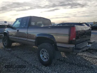 1997 GMC Sierra 1500 z VIN 2GTEK19R3V1548058, wystawiony jako Copart lot #45577845 z przebiegiem 229 738 mil mil oraz Szkoda całkowita • Salvage title. Historia ofert i sprzedaży dostępna na DreamBid. Obrazek 2.
