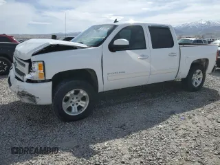 2011 Chevrolet Silverado 1500 LT with VIN 3GCPKSE36BG138213, listed as a Copart auction lot 52135275 with 305,791 mi miles and Salvage Title. Bid and sale history available at DreamBid. Image 1.