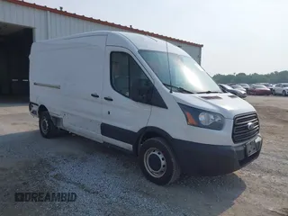 2019 Ford Transit z VIN 1FTBW2CM1KKA40712, wystawiony jako IAAI lot #42479641 z przebiegiem 53 711 mil mil oraz . Historia ofert i sprzedaży dostępna na DreamBid. Obrazek 1.