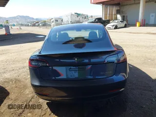 2018 Tesla Model 3 Long Range Battery z VIN 5YJ3E1EB6JF105837, wystawiony jako IAAI lot #41763460 z przebiegiem 100 387 mil mil oraz . Historia ofert i sprzedaży dostępna na DreamBid. Obrazek 16.