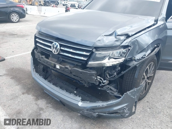 2020 Volkswagen Tiguan SE with VIN 3VV3B7AX9LM061569, listed as a IAAI auction lot 41902252 with 33,079 mi miles and . Bid and sale history available at DreamBid. Image 6.