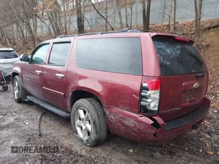2008 Chevrolet Suburban LTZ with VIN 1GNFK16368R200844, listed as a IAAI auction lot 41722464 with 381,802 mi miles. Bid and sale history available at carsss.com. Image 3.