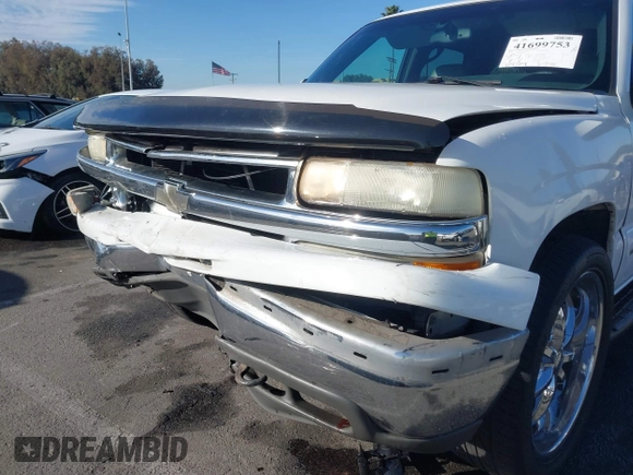 2002 Chevrolet Suburban LS with VIN 1GNEC16T32J198422, listed as a IAAI auction lot 41699753 with 204,504 mi miles. Bid and sale history available at carsss.com. Image 6.