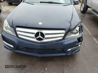2013 Mercedes-Benz C 300 Sport z VIN WDDGF8AB7DR264500, wystawiony jako IAAI lot #41943477 z przebiegiem 125 547 mil mil oraz . Historia ofert i sprzedaży dostępna na DreamBid. Obrazek 6.