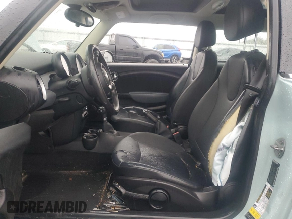 2011 MINI Hardtop with VIN WMWSU3C57BT096973, listed as a Copart auction lot 52726185 with 90,545 mi miles and Salvage title. Bid and sale history available at DreamBid. Image 7.