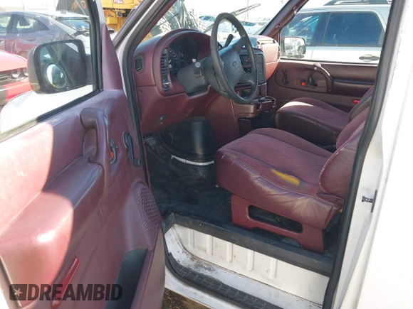 1997 Chevrolet Astro Cargo Van with VIN 1GCDM19WXVB186404, listed as a IAAI auction lot 41634579 with 277,674 mi miles. Bid and sale history available at carsss.com. Image 5.