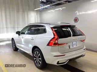 2024 Volvo XC60 Plus Dark Theme z VIN YV4L12RL7R1930548, wystawiony jako IAAI lot #42394524 z przebiegiem 3 069 mil mil oraz . Historia ofert i sprzedaży dostępna na DreamBid. Obrazek 18.
