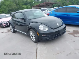 2017 Volkswagen Beetle Fleet z VIN 3VWF17AT4HM626410, wystawiony jako IAAI lot #42275270 z przebiegiem 39 516 mil mil oraz . Historia ofert i sprzedaży dostępna na DreamBid. Obrazek 1.