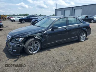 2013 Mercedes-Benz C 300 Sport z VIN WDDGF8AB9DR281282, wystawiony jako Copart lot #62653125 z przebiegiem 128 227 mil mil oraz Szkoda całkowita • Salvage title. Historia ofert i sprzedaży dostępna na DreamBid. Obrazek 1.
