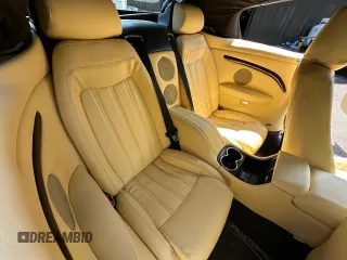 2010 Maserati GranTurismo z VIN ZAM45KMA2A0051367, wystawiony jako Copart lot #66652475 z przebiegiem 43 225 mil mil oraz Czysty tytuł • Clean title. Historia ofert i sprzedaży dostępna na DreamBid. Obrazek 6.