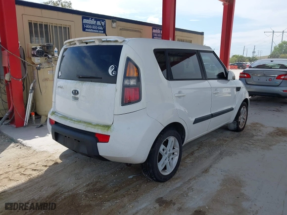2011 Kia Soul ! with VIN KNDJT2A22B7712253, listed as a IAAI auction lot 41864671 with 179,904 mi miles. Bid and sale history available at carsss.com. Image 4.