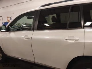 2011 Toyota Highlander with VIN 5TDBK3EHXBS069183, listed as a IAAI auction lot 41543896 with 221,490 mi miles. Bid and sale history available at carsss.com. Image 15.