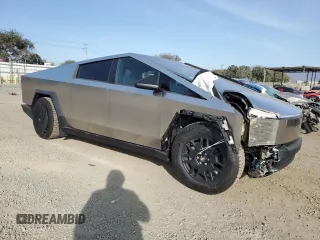2024 Tesla Cybertruck z VIN 7G2CEHED1RA021263, wystawiony jako Copart lot #89275525 z przebiegiem 4 114 mil mil oraz Szkoda całkowita • Salvage title. Historia ofert i sprzedaży dostępna na DreamBid. Obrazek 4.