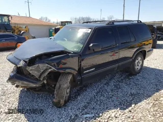 2003 Chevrolet Blazer LS z VIN 1GNDT13X33K185443, wystawiony jako Copart lot #52112355 z przebiegiem 97 785 mil mil oraz Szkoda całkowita • Salvage title. Historia ofert i sprzedaży dostępna na DreamBid. Obrazek 1.