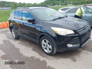 2013 Ford Escape SE z VIN 1FMCU9GX0DUB85914, wystawiony jako IAAI lot #42161300 z przebiegiem 185 255 mil mil oraz . Historia ofert i sprzedaży dostępna na DreamBid. Obrazek 1.